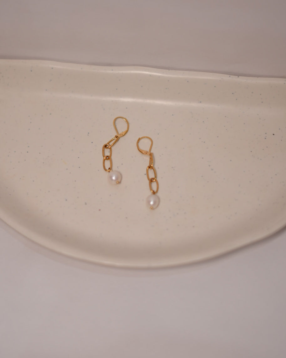 Fresh Pearl Earrings