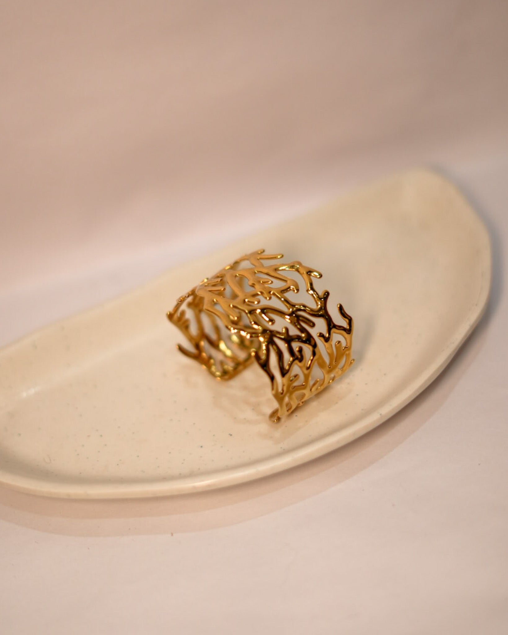Root Hand Cuff